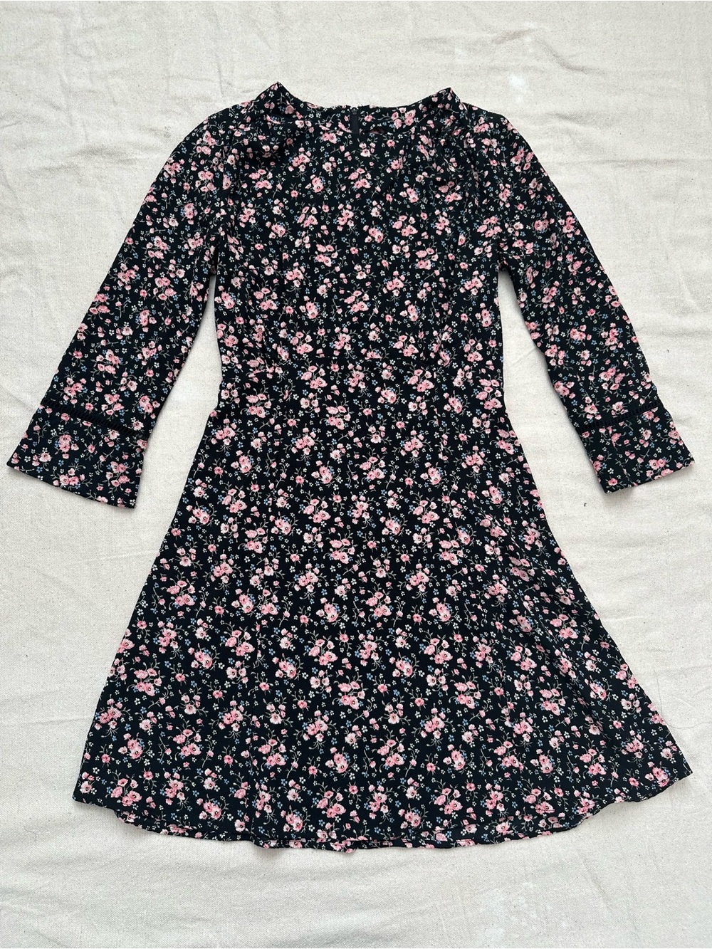 H&M Dainty Floral Ladder Trim 3/4 Bell Sleeve Dress Black Pink 4
